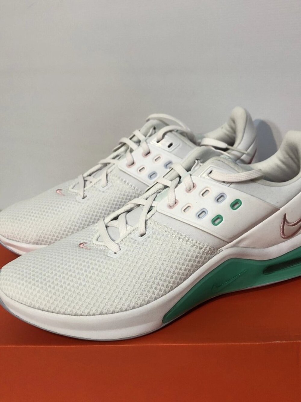 Nike Air Max Bella TR 4 White Pink Green Sneakers CW3398-105 Size Wmn 11 Men 9.5